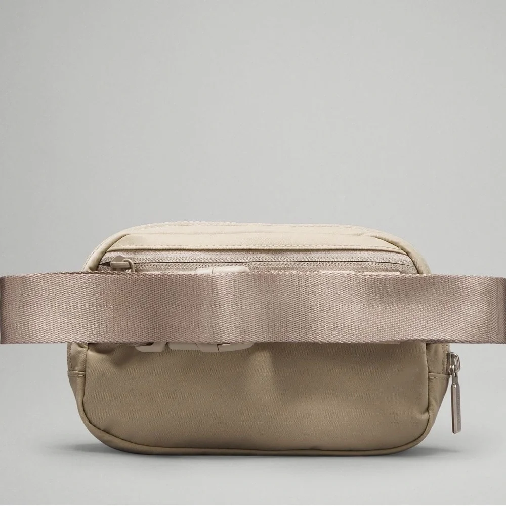 NEW LULULEMON EVERYWHERE BELT BAG RAW LINEN - Picture 3 of 8